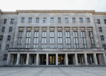 Germany’s Services Sector Contracts for Fifth Straight Month — What It Means for Balkan Traders
